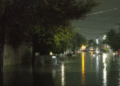 Las intensas lluvias de este sábado en Iztapalapa dejaron calles inundadas y vehículos de vecinos bajo el agua.