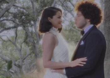 Selena Gómez da el si al productor y compositor musical Benny Blanco