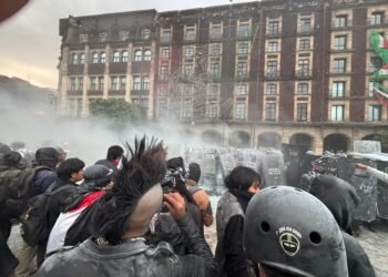 Marcha por los 57 años de la matanza en Tlatelolco