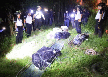 Hallan ocho cadáveres en bolsas de bajo de un puente en Guatemala