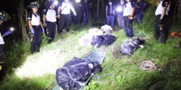 Hallan ocho cadáveres en bolsas de bajo de un puente en Guatemala