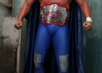 Blue Demon Jr. sufre accidente automovilístico y es llevado a terapia intensiva