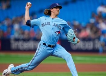 Blue Jays toman ventaja en el quinto juego de la serie mundial (3-2)
