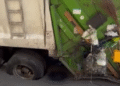 Camión de basura cae en un socavón en la alcaldía Azcapotzalco