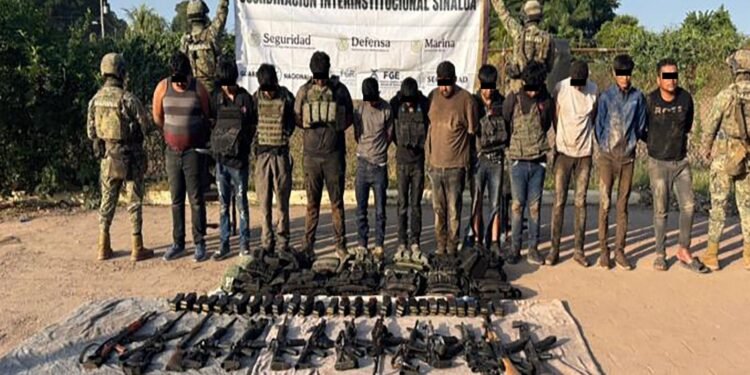 Operativo de Marina en Navolato deja 13 detenidos y vehículos asegurados