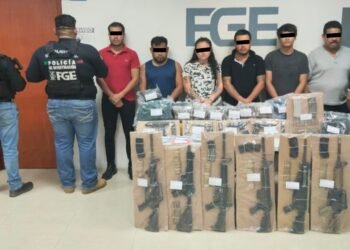 Captura FGE de Quintana Roo a seis personas con droga y armas en Playa del Carmen