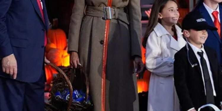 Donal Trump celebra Halloween en la casa blanca