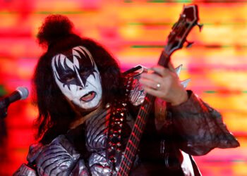 Gene Simmons, hospitalizado tras un accidente de coche en California
