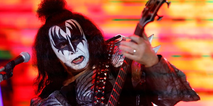 Gene Simmons, hospitalizado tras un accidente de coche en California