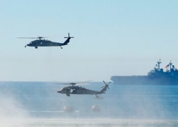 Helicóptero y avión de combate estadounidenses caen en el Mar de China