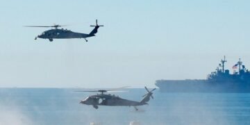 Helicóptero y avión de combate estadounidenses caen en el Mar de China