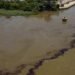 Denuncian derrames de hidrocarburos en el norte de Veracruz tras inundaciones