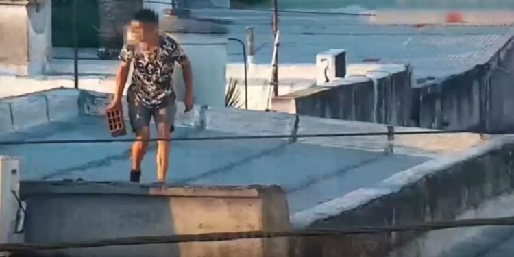 Logran detener a ladrón que trato de esconderse en un techo en Tamaulipas
