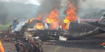 Avioneta se desploma a los pocos segundos de haber despegado