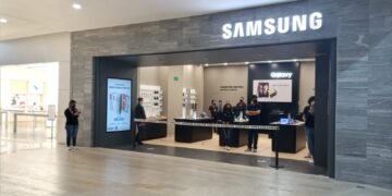 Samsung evalúa salir de México tras acusar al SAT de intentar cobrarle el doble de IVA