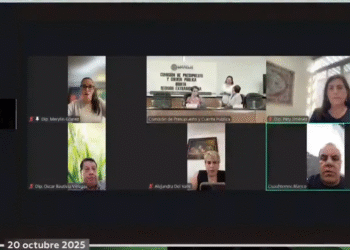 Cuauhtémoc Blanco es captado jugando pádel en plena sesión legislativa