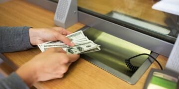 El presidente de El Salvador anuncia adelanto de aguinaldos