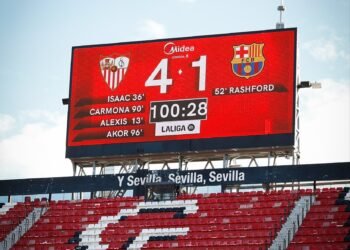 Sevilla golea al Barcelona 4-1