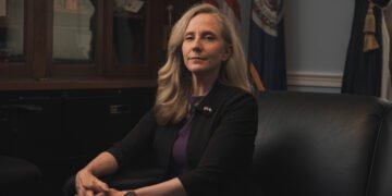 Abigail Spanberger, fue elegida gobernadora y sera la primera mujer gobernadora de Virginia