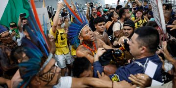COP30 se reanuda en Brasil tras irrupción de manifestantes indígenas
