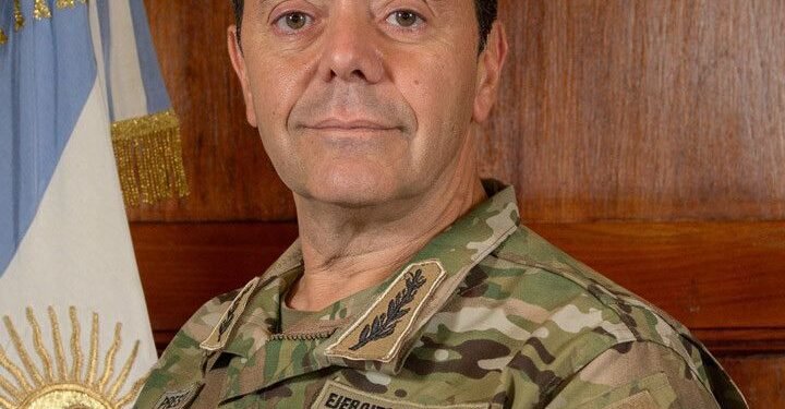 Javier Milei elige a un militar como ministro de Defensa