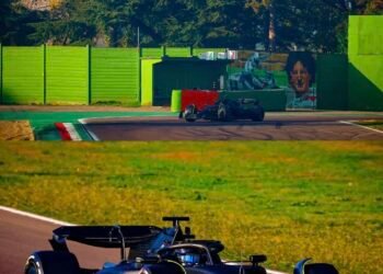 Checo Pérez debuta en los ensayos de Cadillac rumbo a la Fórmula 1