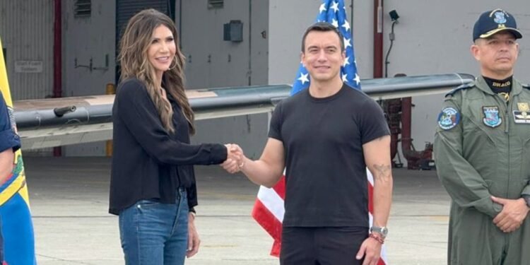 Daniel Noboa recibe a la secretaria de Seguridad Nacional de Estados Unidos, Kristi Noem