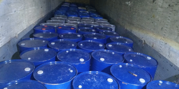 Aseguran en Michoacán 5 toneladas y 19 mil 600 litros de químicos para drogas sintéticas