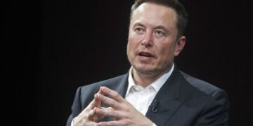 Los accionistas de Tesla aprueban pagarle a Elon Musk un paquete salarial de US$1 billón si cumple sus objetivos