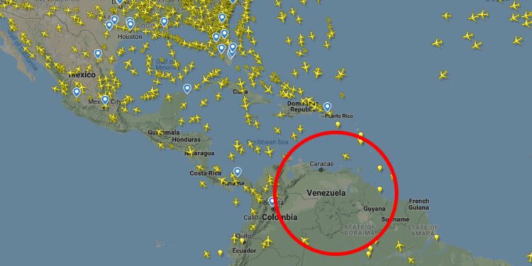 Varias aerolíneas internacionales cancelan sus vuelos a Venezuela tras alerta de la FAA sobre “incremento de la actividad militar” en ese país
