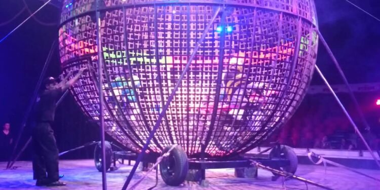 Motociclista muere tras fuerte choque en el “Globo de la Muerte”