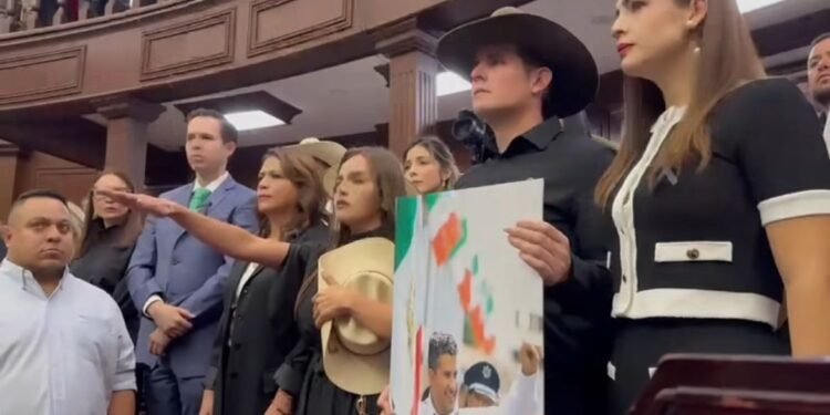 Grecia Quiroz viuda de Carlos Manzo rinde protesta como Presidenta municipal de Uruapan, Michoacán