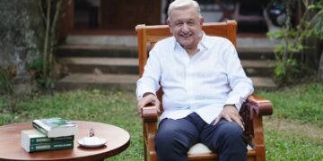 Reaparece Andrés Manuel López Obrador para presentar su nuevo libro “Grandeza”