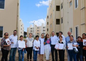 Claudia Sheinbaum entrega 225 viviendas nuevas, 497 liberaciones de hipoteca y 193 escrituras en Quintana Roo