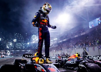 F1: Max Verstappen gana en Catar y el campeonato se definirá en la última carrera de la temporada