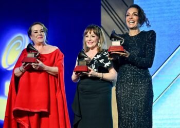 El icónico trío Pandora fue honrado con el Premio a la Excelencia Musical de los Latín Grammy Awards