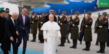 El Papa León XIV inicia su primer viaje internacional de su papado en Turquía
