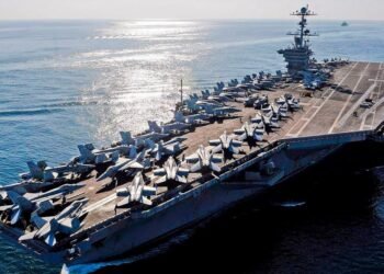 El portaaviones más grande del mundo llega a la región y se incorpora al operativo de Trump contra el narcotráfico: alerta en Venezuela