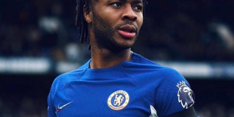 Roban en casa de Sterling con el futbolista y su familia dentro