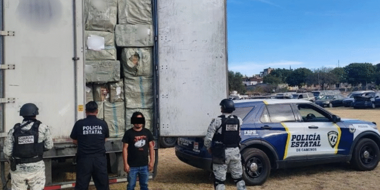Decomisan tráiler con 20 toneladas de productos chinos en la México-Nuevo Laredo