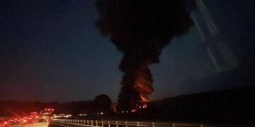 Cierran la autopista México-Puebla tras volcadura de pipa