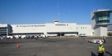 Hombre ingresa sin autorización a pista del Aeropuerto de Guadalajara