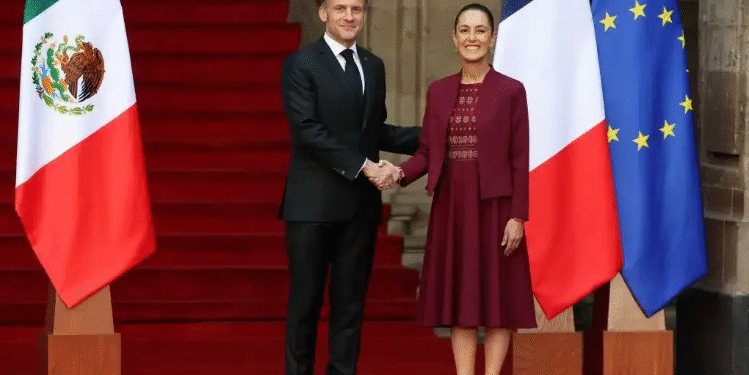 Sheinbaum y Macron se reúnen en palacio nacional