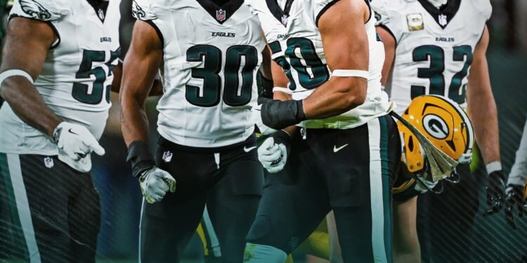 Eagles ganan en Green Bay en un duelo cerrado de puntos
