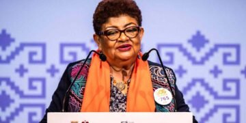 Ernestina Godoy queda como interina en la FGR tras renuncia de Gertz Manero