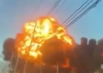 Avión 2976 de UPS con 280 mil galones de combustible se estrella