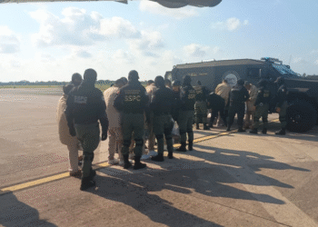 Trasladan a nueve reos peligrosos a penal de Chiapas