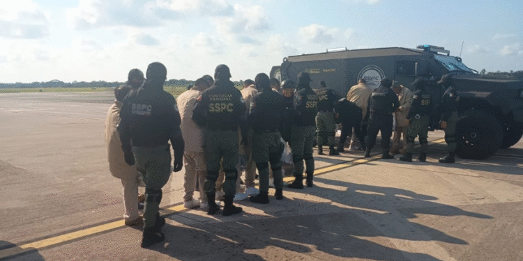 Trasladan a nueve reos peligrosos a penal de Chiapas