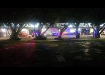 Detienen a sujetos en el Aeropuerto Cancún; portaban un arma de fuego