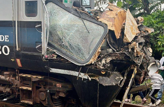 Tren Interoceánico chocó con tráiler en cruce ferroviario de Chiapas